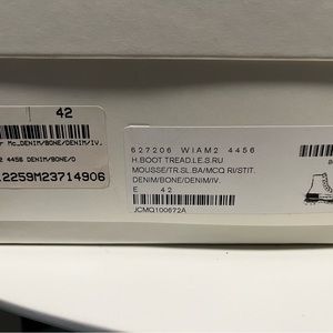 Preowned ALEXANDER MCQUEEN
Navy Leather Tread Slick High Sneakers size 42